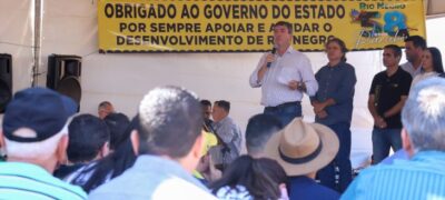 Em Rio Negro, governador autoriza obras e inaugura granja que amplia suinocultura