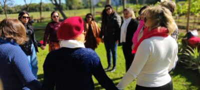 Com terapia regada a vinho e natureza, mulheres se reúnem por um Feminino Próspero