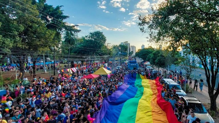 Na Parada da Cidadania e do Orgulho, histórias de amor, respeito e resistência levantam a bandeira LGBTQIA+