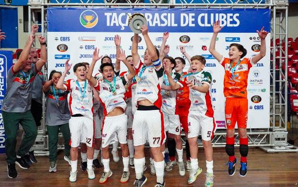 Em Campo Grande, equipe catarinense sagra-se bicampeã da Taça Brasil Sub-15 de futsal masculino