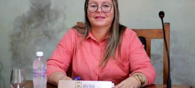 Helenice Kalife solicita caminhão pipa molhando as ruas nos bairros