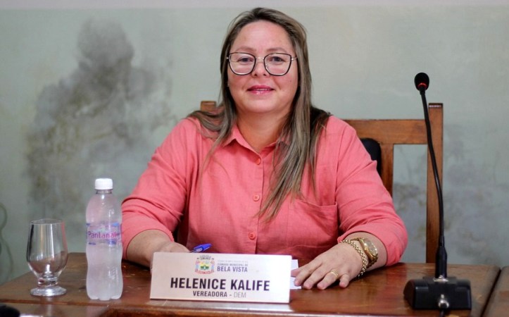 Helenice Kalife solicita caminhão pipa molhando as ruas nos bairros