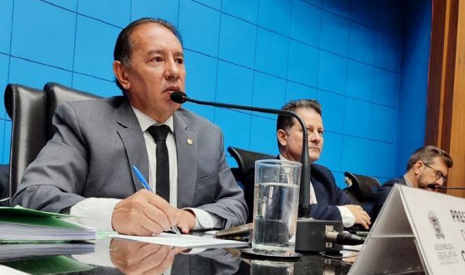 Projeto obriga banco a informar clientes sobre serviços bancários gratuitos