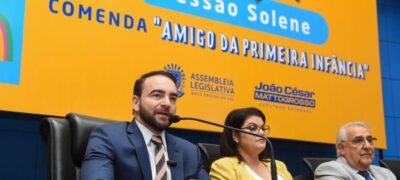 Proposta por João César Mattogrosso, solenidade homenageou Amigos da Primeira Infância