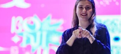 Incluídas pela primeira vez, mulheres surdas se emocionam ao assistir mito guató no Festival de Inverno