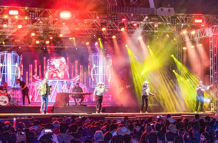 Trio Parada Dura não perde o DNA e encerra o Festival de Inverno de Bonito com chave de ouro