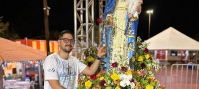 Venezuelano resgata traços originais em imagem sacra da Abadia