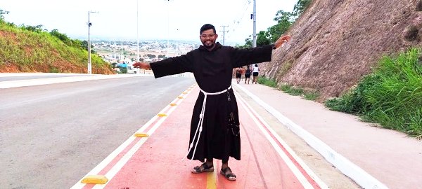 Frei corredor concilia treinos e atividade religiosa para estar na Corrida do Pantanal