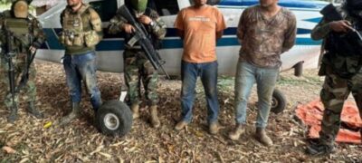 Polícia prende brasileiro com colete cheio de granadas e apreende avião carregado de cocaína