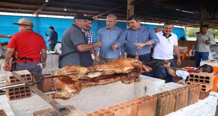 Na Festa do Leitão no Rolete, governador valoriza tradição e reafirma compromissos com SGO