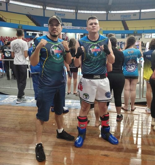 Irmãos Bela-vistenses faturam bronze na Copa Brasil de KICKBOXING
