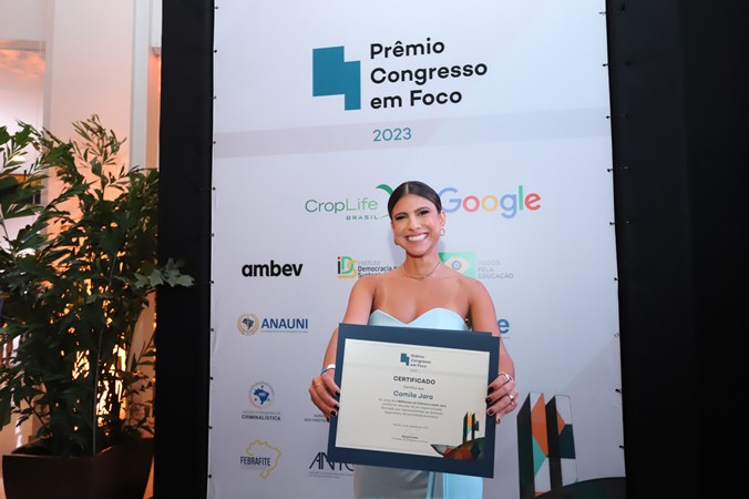 Estreante na Câmara Federal, deputada Camila Jara conquista três categorias no Prêmio Congresso em Foco
