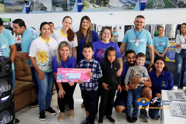 Pintando o 7: Gazin entrega doação no valor de R$ R$ 11.056,17 mil para APAE de Bela Vista 