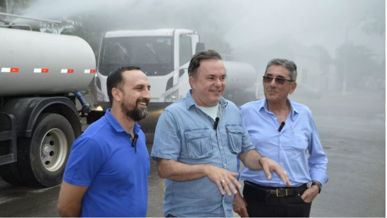 Em Porto Murtinho, Deputado Federal Vander Loubet realiza entrega de caminhões pipa