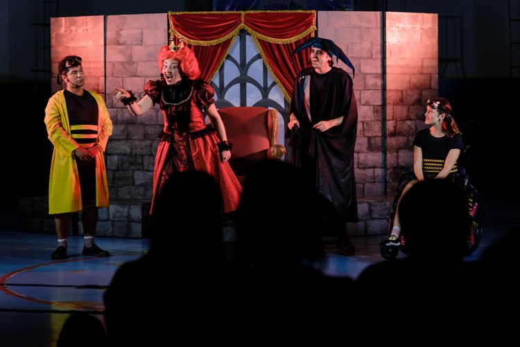 Mais de 600 crianças de Tacuru são impactadas com peça teatral Zum Zum Zum, da Fundação Sicredi
