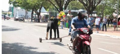 Competição Boi-Moto diverte e premia laçadores durante Super Domingo