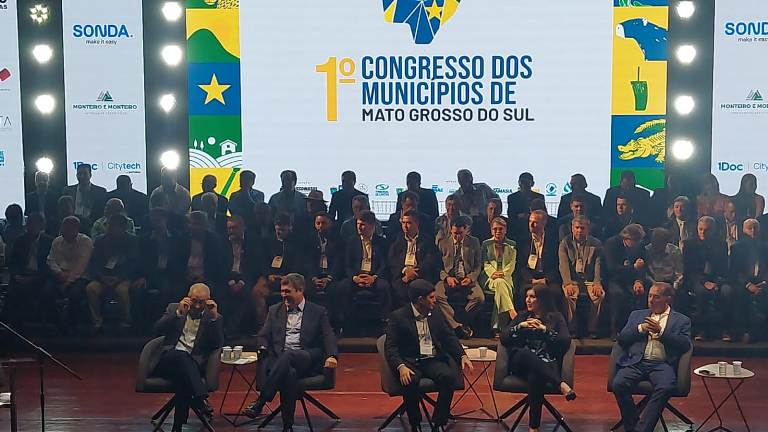 Prefeito e vereadores de Caracol participam do primeiro Congresso dos Municípios no MS
