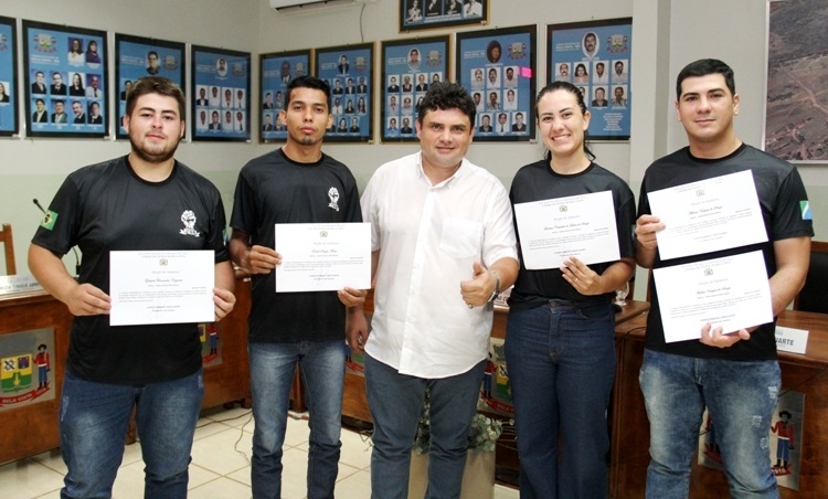 Atletas do Karate recebem Moção de Aplausos do vereador Johnys Basso