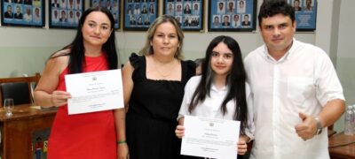 Rafaelly Gonçalves vencedora do 1º Concurso de Redação do Sicredi recebe Moção de Aplauso do vereador Johnys Basso