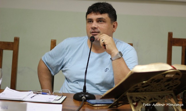 Vereador Johnys Basso pede retirada de “Bota Fora” na Vila Canaã