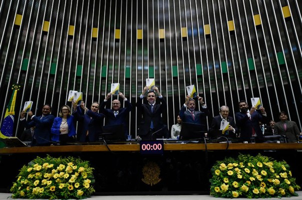 Congresso Nacional celebra 35 anos da Constituição como marco da democracia