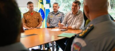 Para valorizar segurança pública, governo promove policiais e bombeiros militares