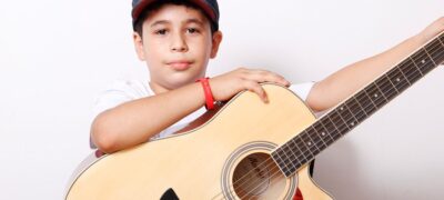 Em Bela Vista, Hécttor menino de 9 anos se destaca pelo potencial vocal