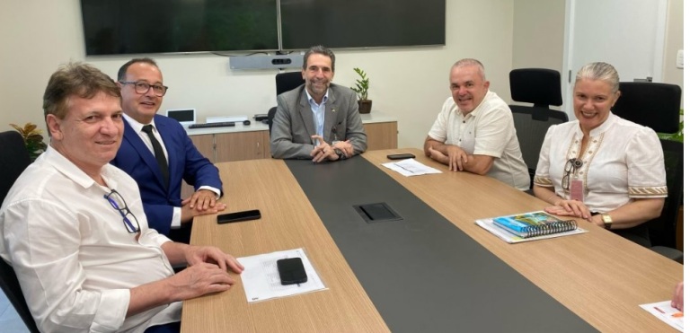 Direto de Foz do Iguaçu, Dr. Bandeira anuncia convênio de R$ 2 milhões com a Itaipu e solicita apoio na drenagem da região central do município