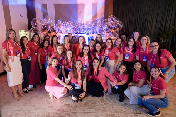 Membras do Comitê Mulher da Sicredi Centro-Sul MS/BA participam do Summit Mulher 2023