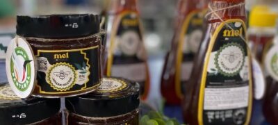 Mel do Pantanal tem sabor único e é destaque em feira de turismo rural que acontece em Campo Grande