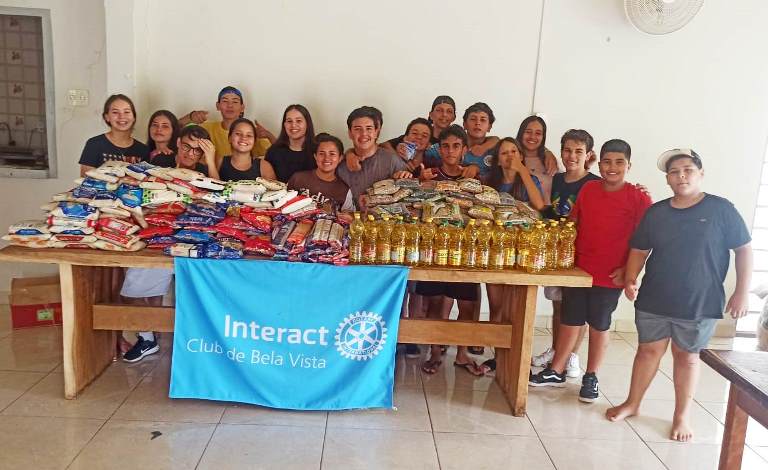 Ação Social: Interact Club Bela Vista faz doação de cestas básicas