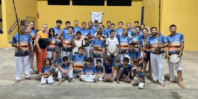 Parceria do Bem: Prefeitura de Porto Murtinho realiza entrega de uniformes para o Grupo de Capoeira Balanço da Ginga