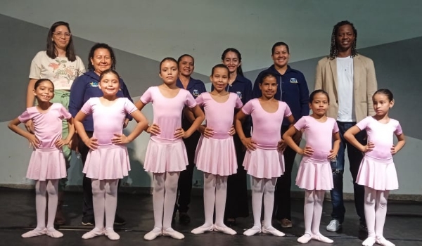 Bailarinas do Programa Social Ballet de Porto Murtinho participaram do ‘Espetáculo Glória’ em Campo Grande