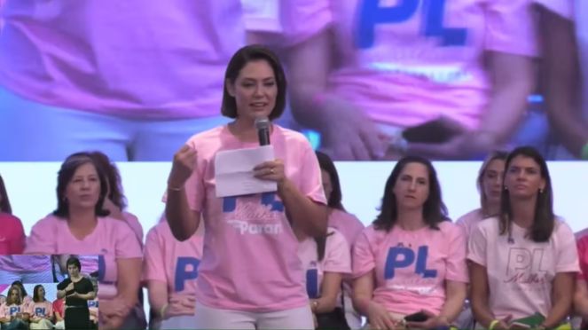 Em ato do PL, Michelle Bolsonaro é recebida com gritos de ‘senadora’ no PR