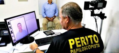 Governador faz novo RG e destaca que documento é gratuito à população