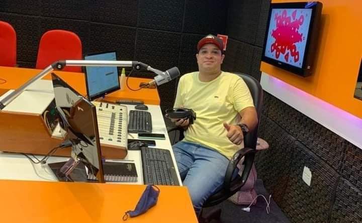Radialista Daniel Lima lança campanha para arrecadar mochilas e materiais escolares para crianças