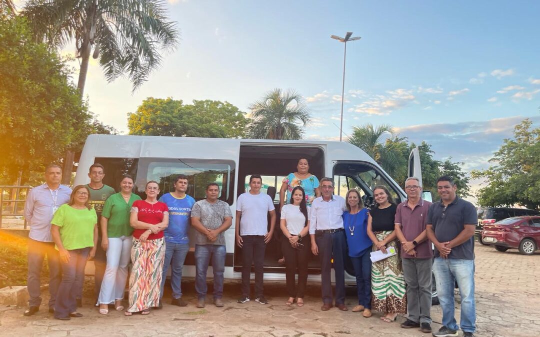 Educação especial de Porto Murtinho recebe veículo para transporte de alunos