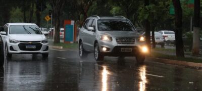 Com condições favoráveis à chuva, sábado tem tempo instável e temperaturas amenas