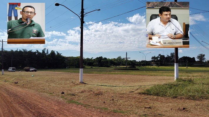 Atendendo pedido do vereador Johnys e Oraldino, Brooks faz limpeza na Praça da Cruz  