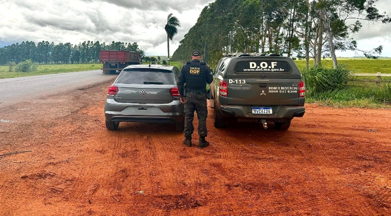 Mulher que seguia com carro roubado para a fronteira com o Paraguai é presa pelo DOF em Iguatemi