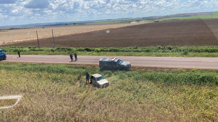 Em ação integrada pelo ar e por terra veículo e motocicleta são recuperados pelo DOF na região de Maracaju