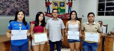 Atletas do futebol feminino recebem Moção de Aplausos do vereador Fleitas