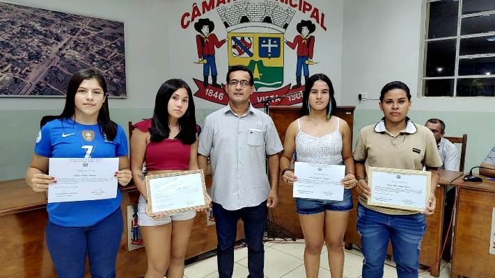 Atletas do futebol feminino recebem Moção de Aplausos do vereador Fleitas