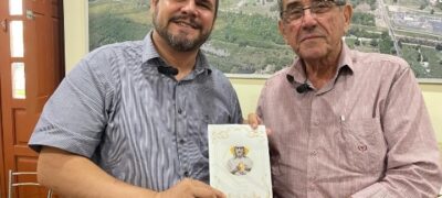 Prefeito Nelson Cintra recebe o primeiro convite do Centenário da Paróquia Sagrado Coração de Jesus