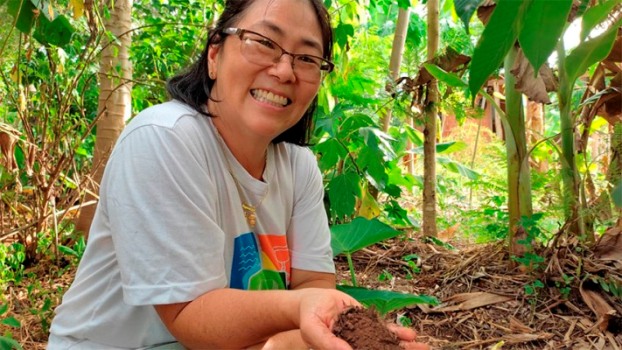 Mês da Mulher: agricultora familiar que sonha fazer da agrofloresta a sua moradia