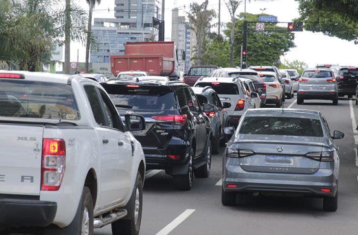 Aberto calendário de licenciamento de 2024 e veículos com placa final 1 e 2 devem se regularizar em abril