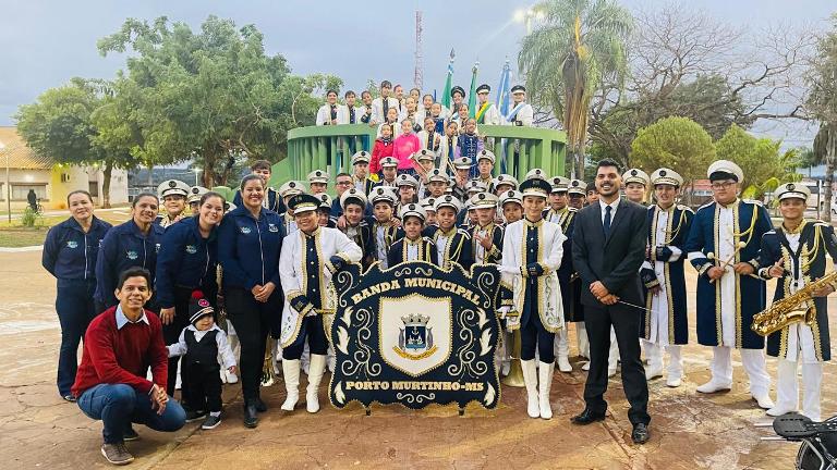 Banda de Porto Murtinho Brilha no Aniversário de Jardim com Apoio do Prefeito Nelson Cintra