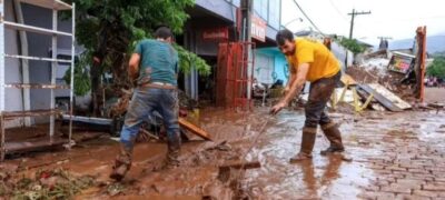 Número de mortos em enchentes no RS volta a subir e chega a 148