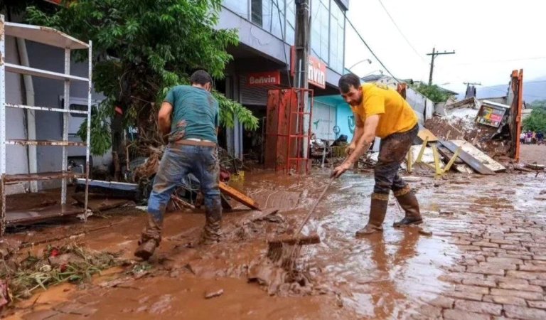 Número de mortos em enchentes no RS volta a subir e chega a 148