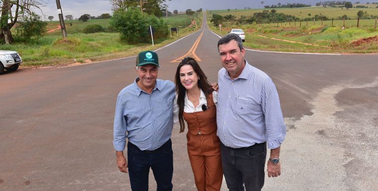 Juntos, Reinaldo e Riedel entregam rodovias no Sul do MS